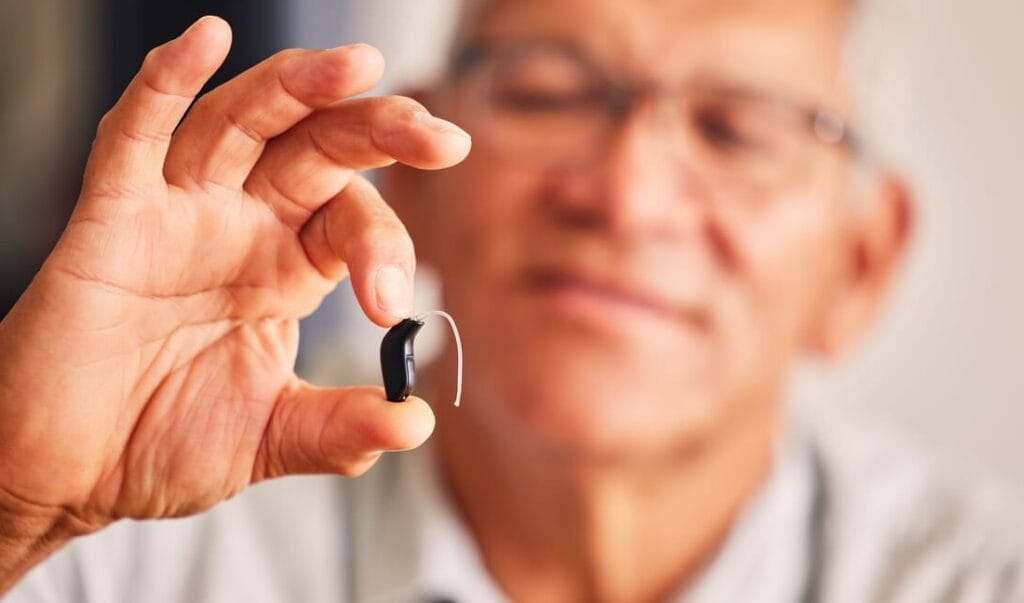main holding a hearing aid